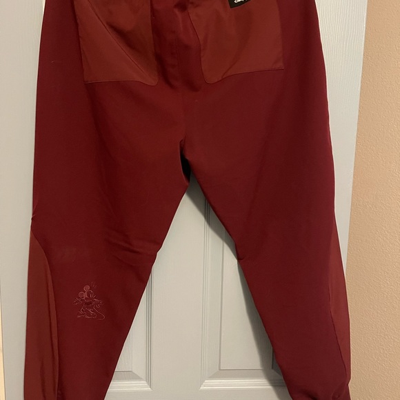 Limited edition Disney figs scrubs - Picture 4 of 7